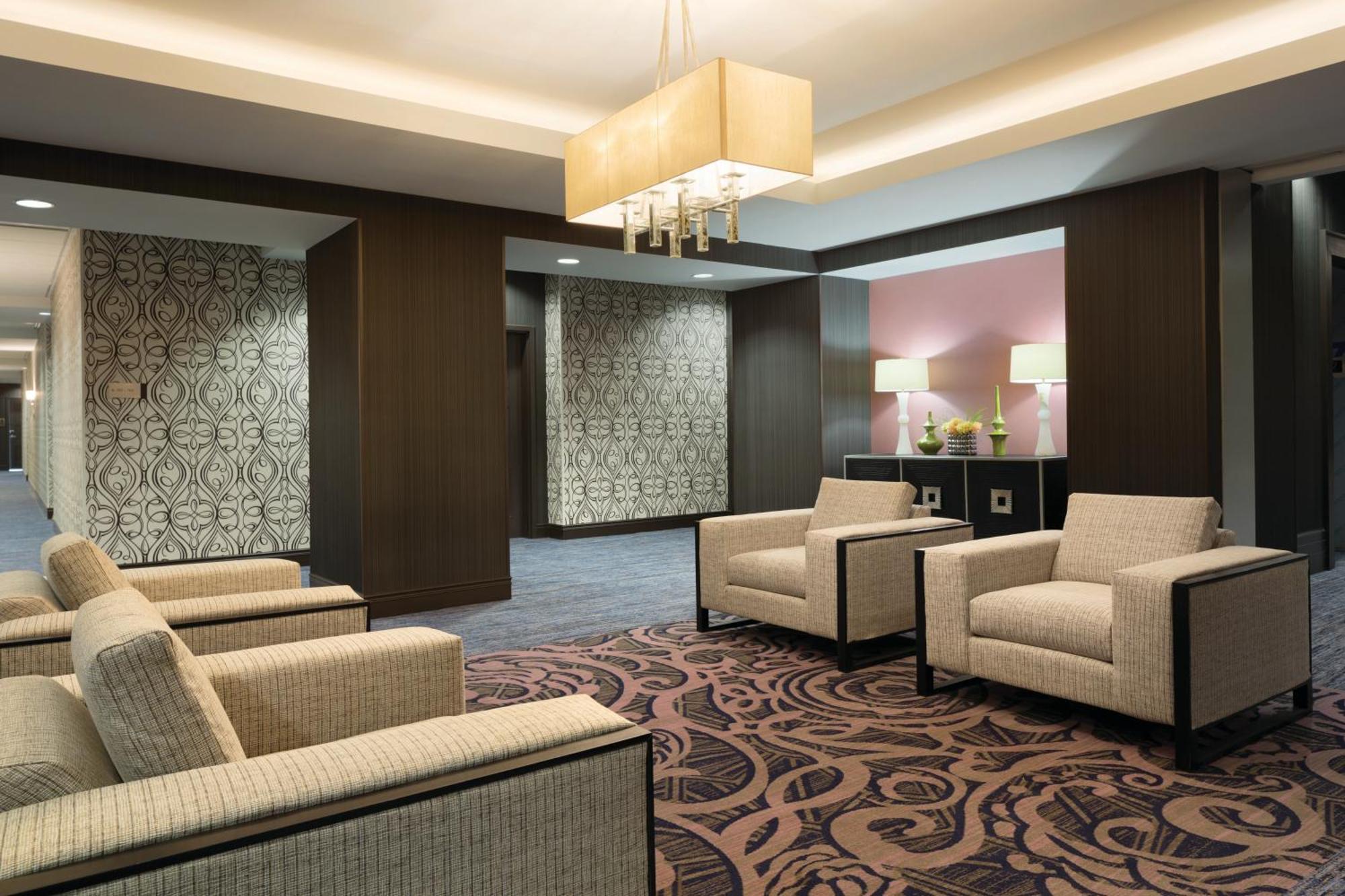 Embassy Suites Louisville Downtown Exterior photo