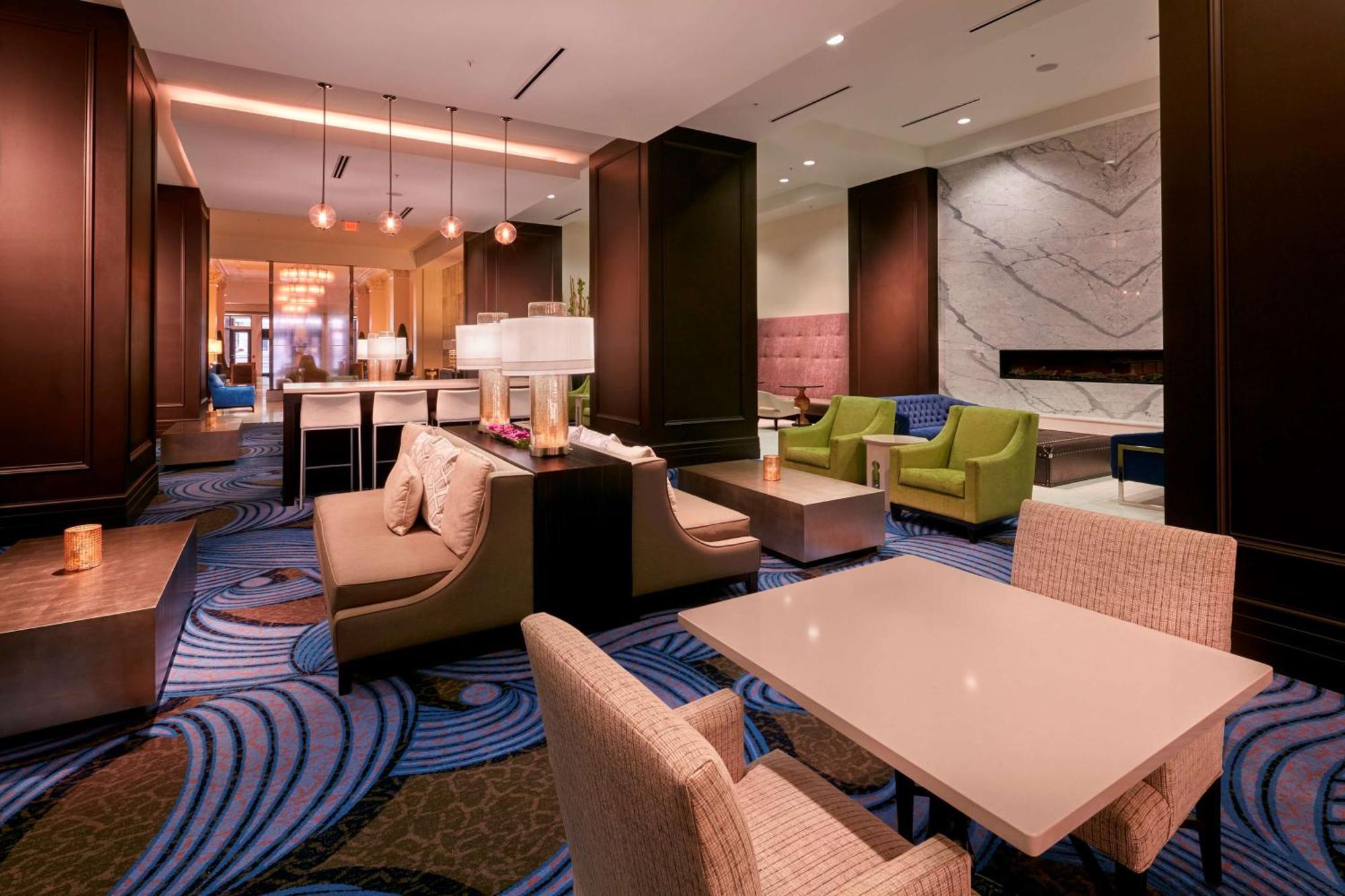Embassy Suites Louisville Downtown Exterior photo