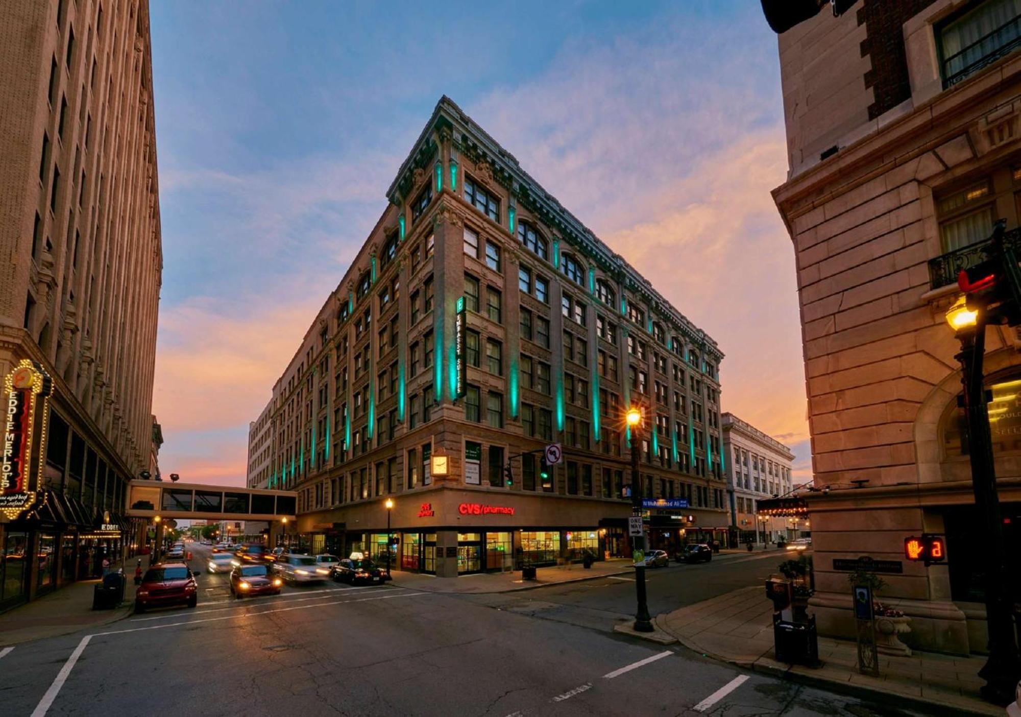 Embassy Suites Louisville Downtown Exterior photo