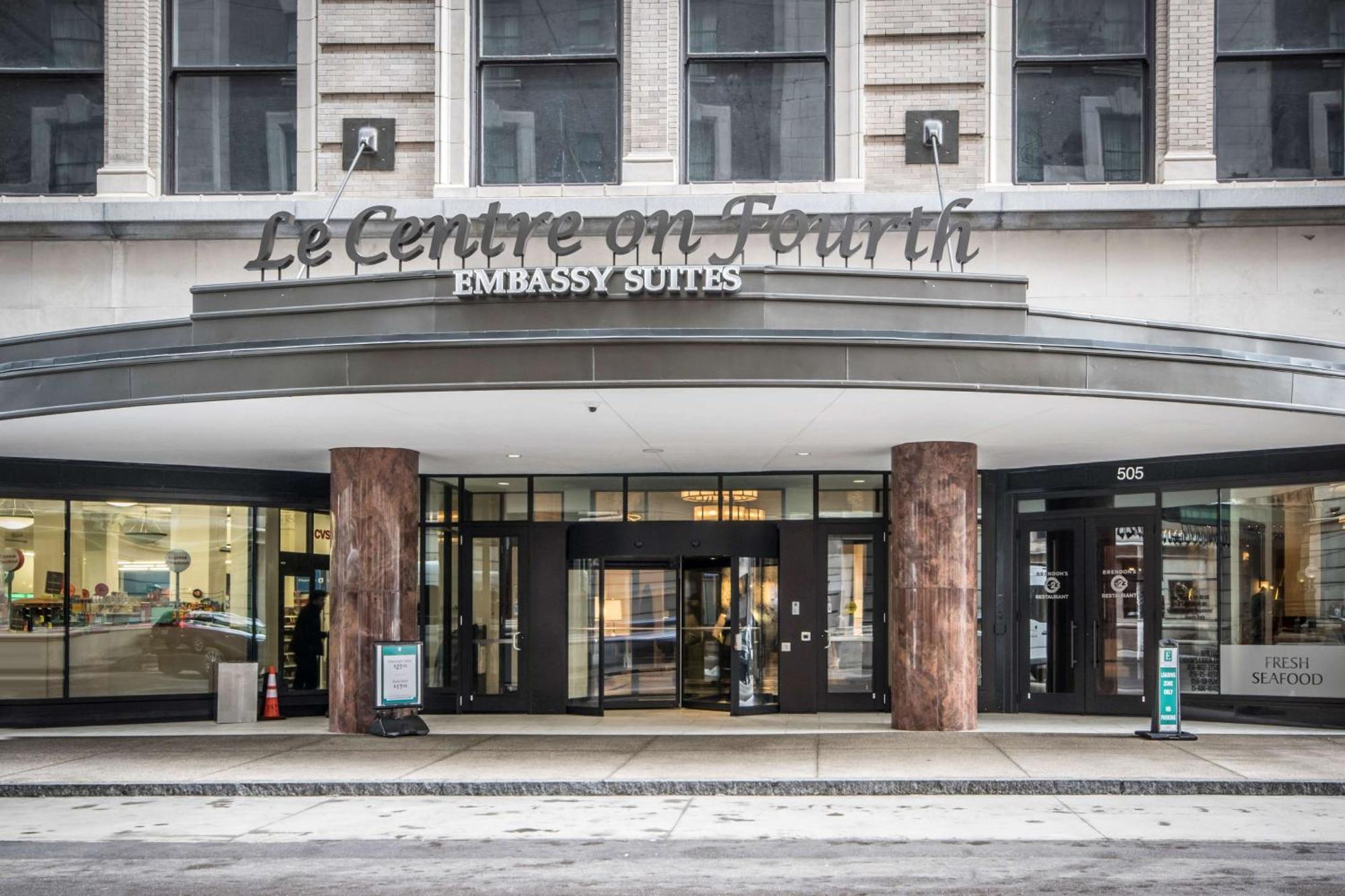 Embassy Suites Louisville Downtown Exterior photo