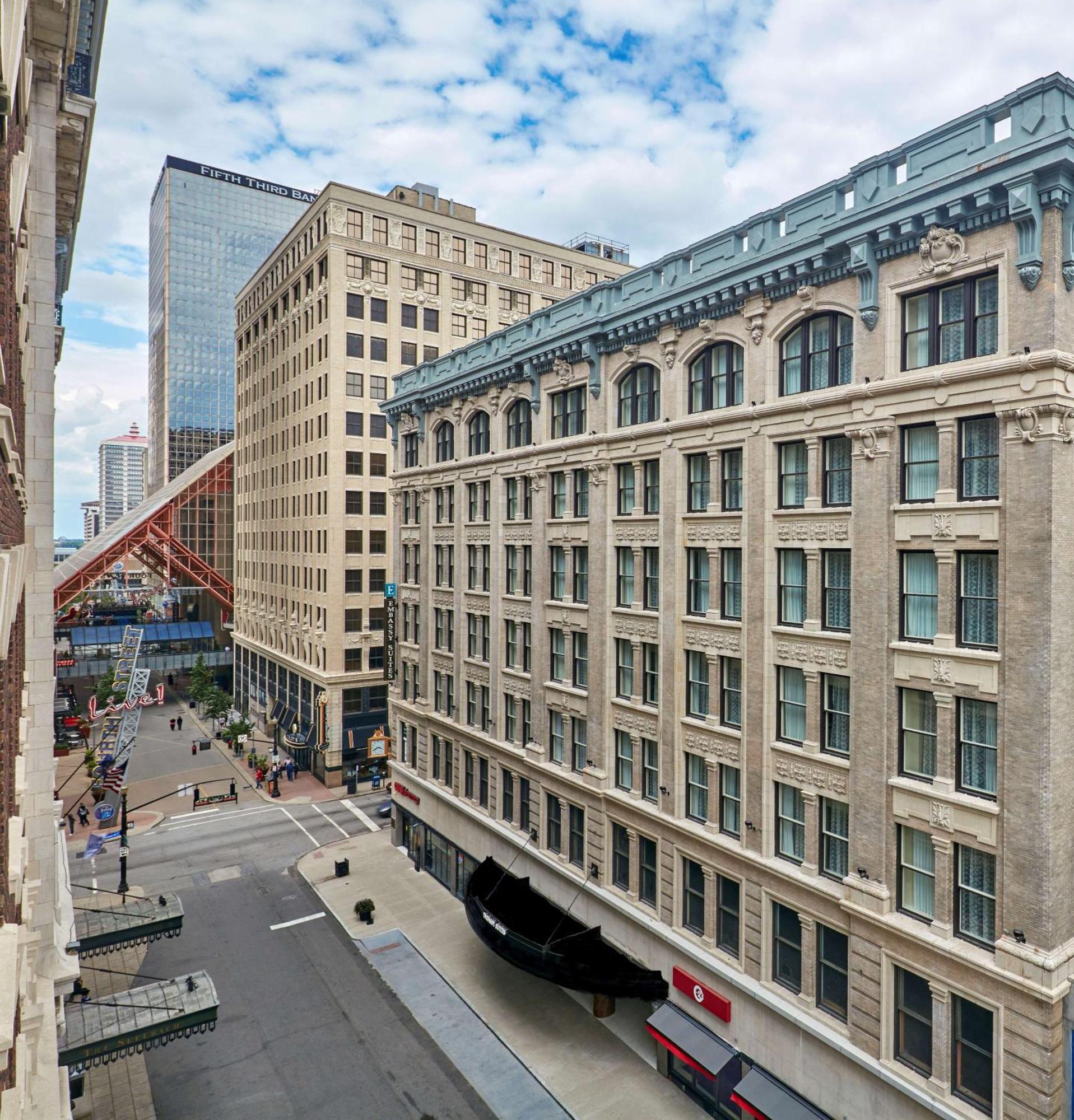 Embassy Suites Louisville Downtown Exterior photo