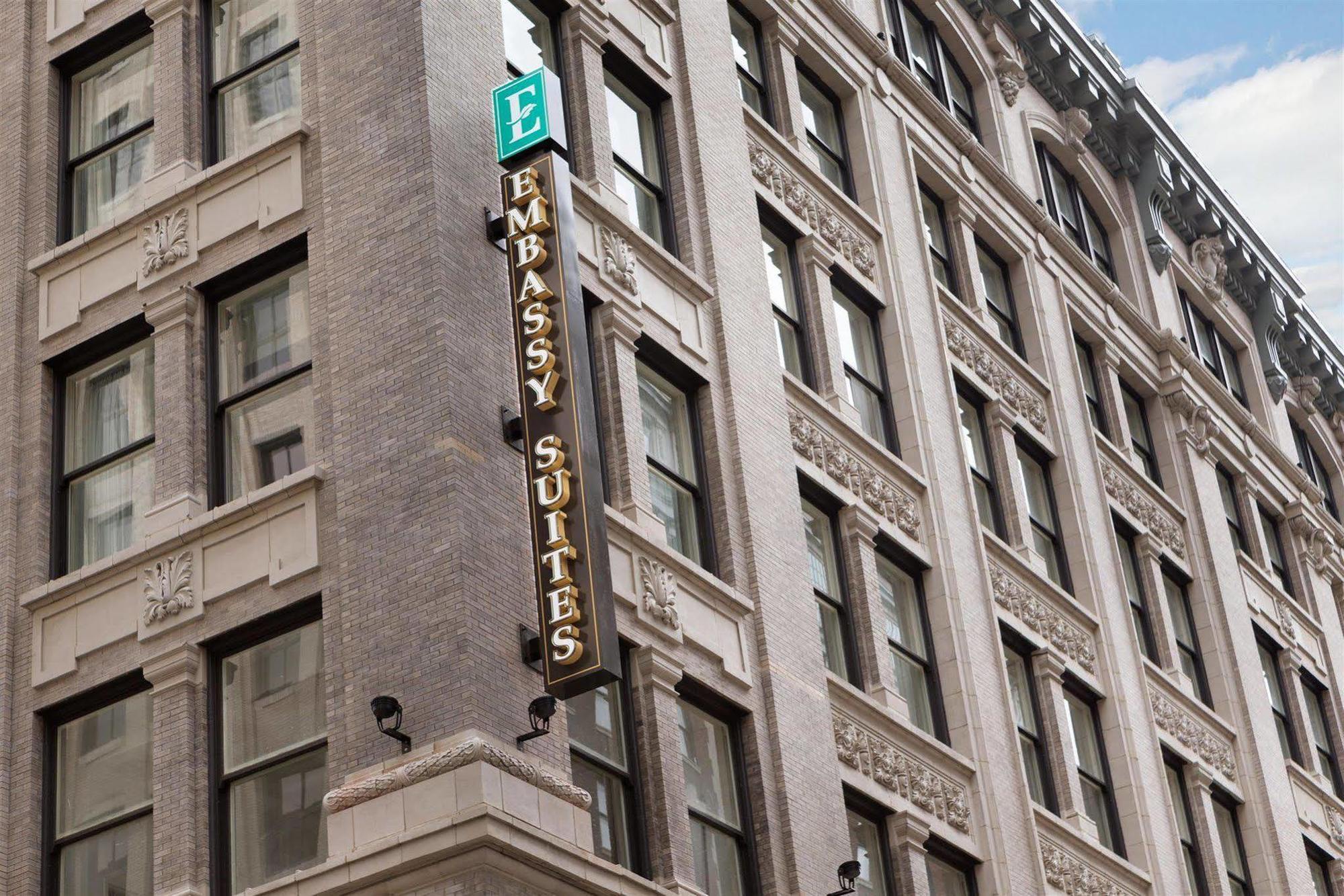 Embassy Suites Louisville Downtown Exterior photo